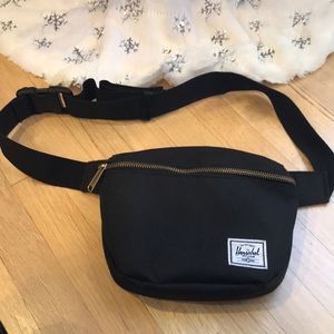 Like new! Herschel fifteen hip bag